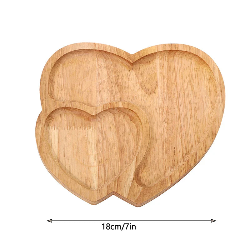 Planche à fromage en bois en forme de cœur, assiette à salade et à gâteau, collations, fruits confits, décoration de la Saint-Valentin
