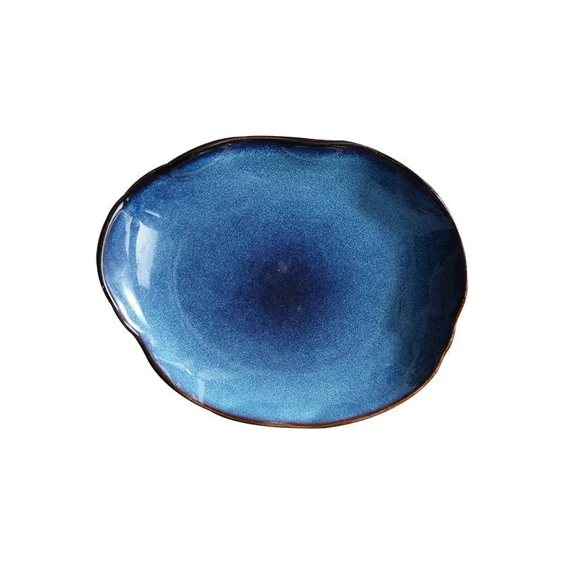 Assiette à salade en céramique émaillée bleue – Plat irrégulier pour service de table