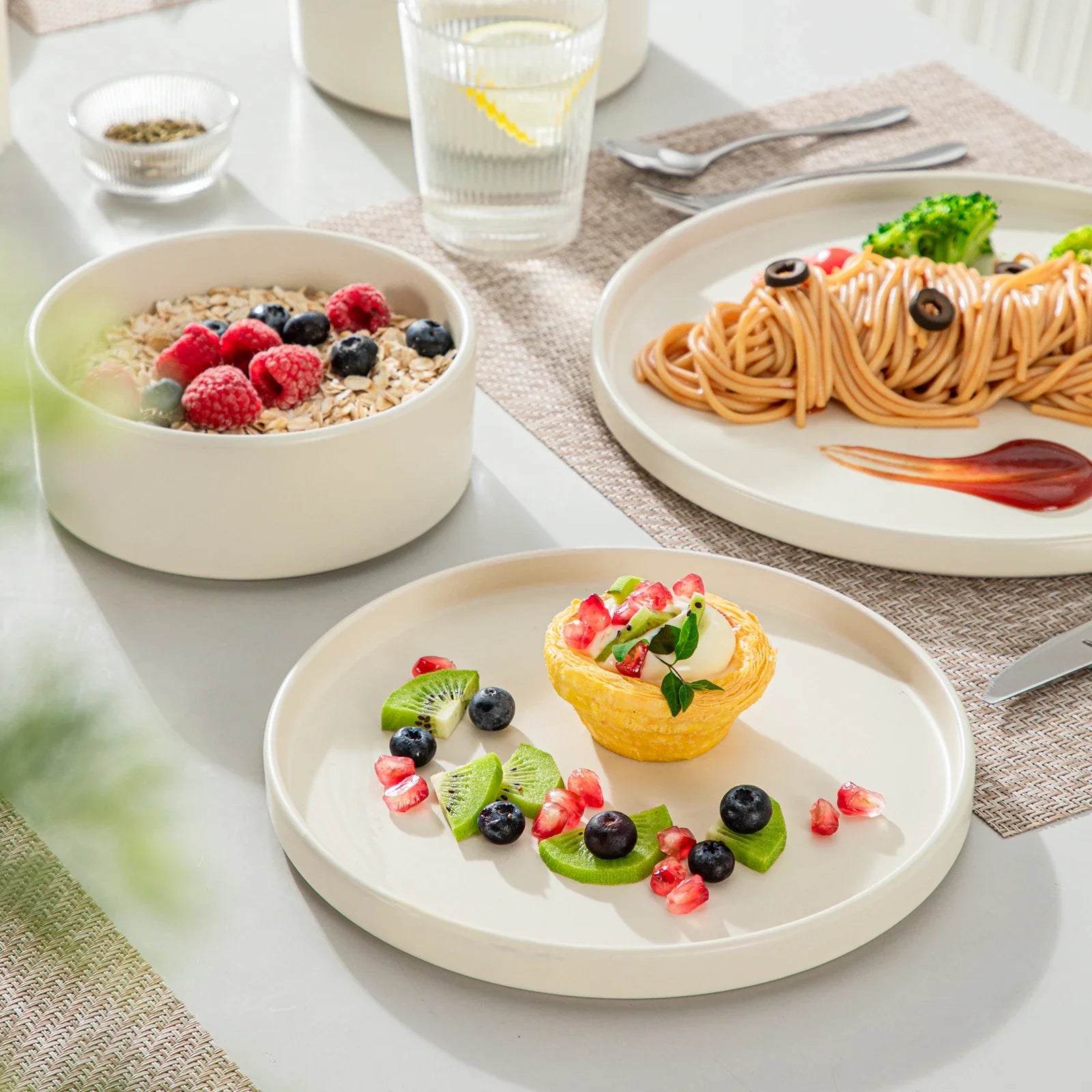 Service de table en grès blanc finition crème – Ensemble avec assiettes et bols, différentes configurations