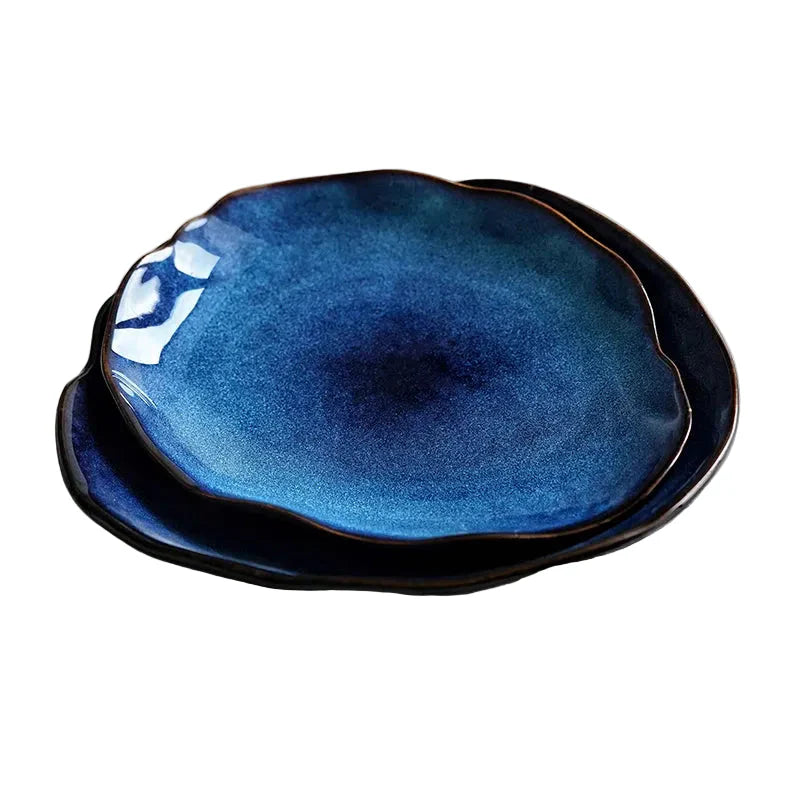 Assiette à salade en céramique émaillée bleue – Plat irrégulier pour service de table